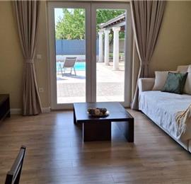 2 bedroom villa with heated pool & tennis court near Zadar, sleeps 4